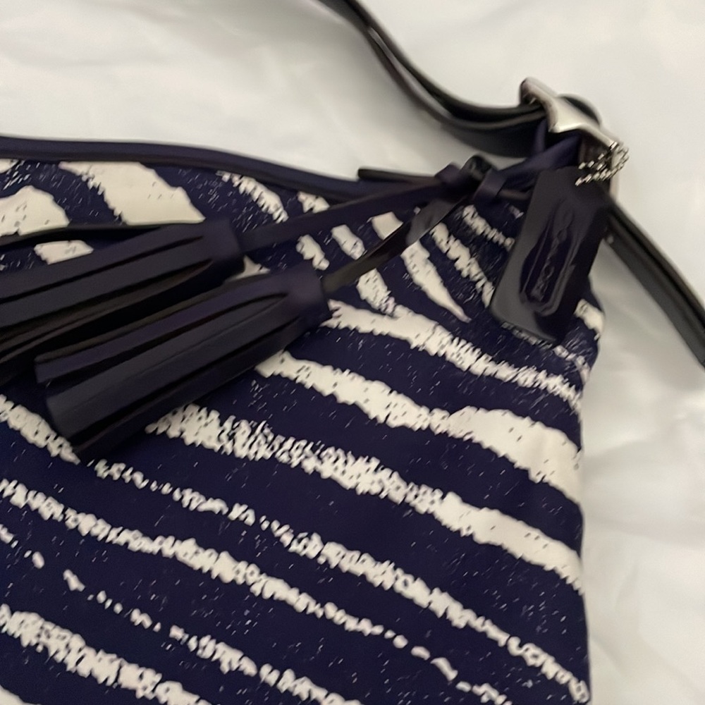 PRE💜 AUTHENTIC Unique, Dark Purple Zebra Coach handbag! Excellent condition. - Picture 4 of 14
